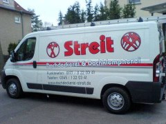moderne Transportfahrzeuge sichern schnellen Service