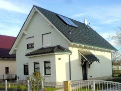 Tonziegeldeckung mit DAL-ALU-Dachrinne